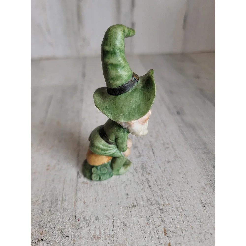 Vintage sitting kissing elf Santa helper gnome porcelain Xmas figure home decor